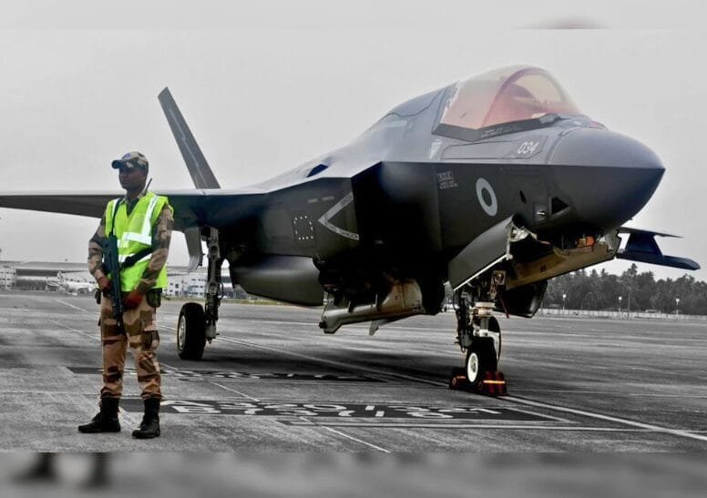 Kerala F-35 Fighter Stranded | కేరళలో నిలిచిపోయిన ఎఫ్-35 యుద్ధవిమానం...shocking news. 4 Kerala F-35 Fighter Stranded | కేరళలో నిలిచిపోయిన ఎఫ్-35 యుద్ధవిమానం…shocking news.
