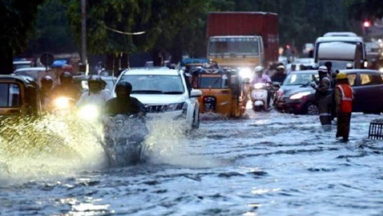 Hyderabad Heavy Rains | హైదరాబాద్లో భారీ వర్షాలు: రోడ్లు జలమయం, ట్రాఫిక్కు అంతరాయం ఆగస్టు 16 8 Hyderabad Heavy Rains | హైదరాబాద్లో భారీ వర్షాలు: రోడ్లు జలమయం, ట్రాఫిక్కు అంతరాయం ఆగస్టు 16