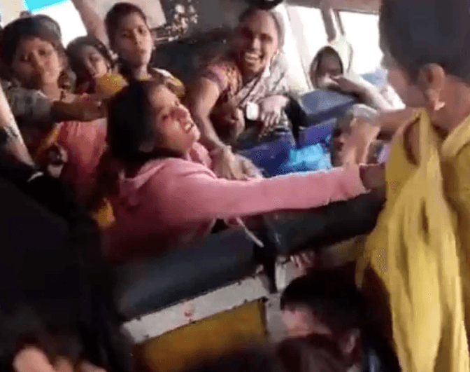 Nirmal RTC కండక్టర్తో వివాదం మహిళలకు ఉచిత ప్రయాణం నిరాకరణ 3 Nirmal RTC