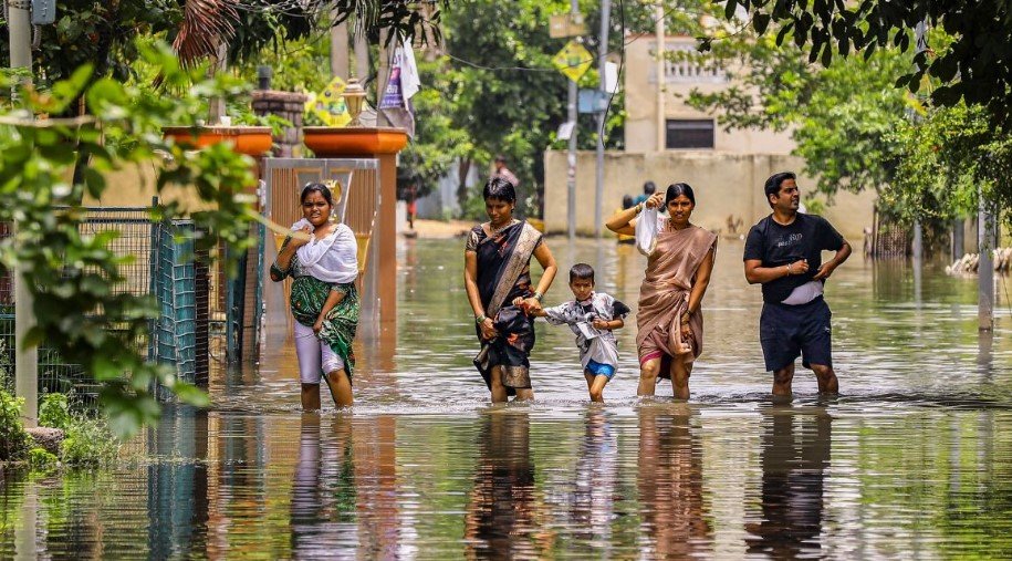 తెలంగాణాలో భారీ వర్షాలు: ₹1 కోటి అండగా… Rains Relief, Health Alert & Red Zone 7 తెలంగాణాలో భారీ వర్షాలు: ₹1 కోటి అండగా… Rains Relief, Health Alert & Red Zone