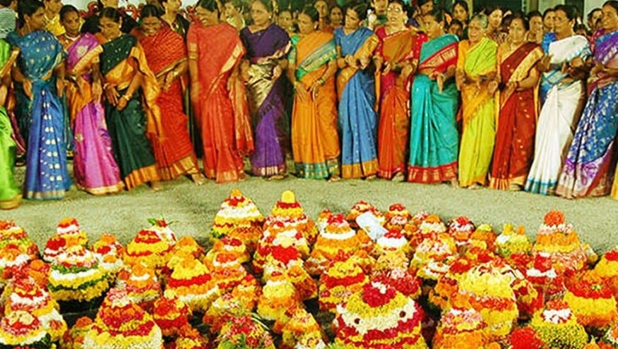 Batukamma Celebrations: 2025 బతుకమ్మ సంబరాలు - తెలంగాణలో పూల వైభవం ఘనంగా! 1 Batukamma Celebrations