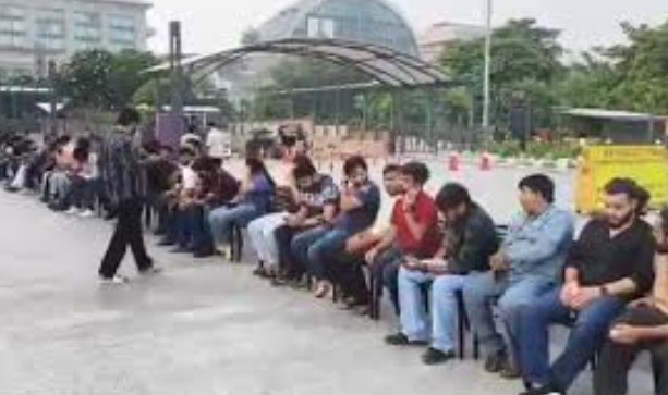 Iphone Free Booking ఐఫోన్ 17 బుక్ చేస్తే పంచ్ కూడా ఫ్రీ 4 Iphone Free Booking