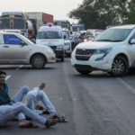 Farmers Block Nagpur-Hyderabad Highway రుణమాఫీ కోసం రణభేరి: నాగ్పూర్-హైదరాబాద్ హైవేను దిగ్బంధించిన రైతులు... 8 Farmers Block Nagpur-Hyderabad Highway