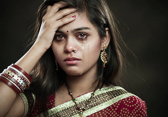 Jangareddygudem బావ కోసం ఒత్తిడి, వివాహితను 10 రోజులు నిర్బంధించిన అత్తారింటివారు! 3 Jangareddygudem