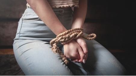 Jagtial Love Marriage Kidnap Attempt లవ్ మ్యారేజ్ తర్వాత తల్లిదండ్రులు గర్భిణీ కుమార్తెను అపహరణ చేయాలని ఆశ్చర్యకర యత్నం! 7 Jagtial Love Marriage Kidnap Attempt