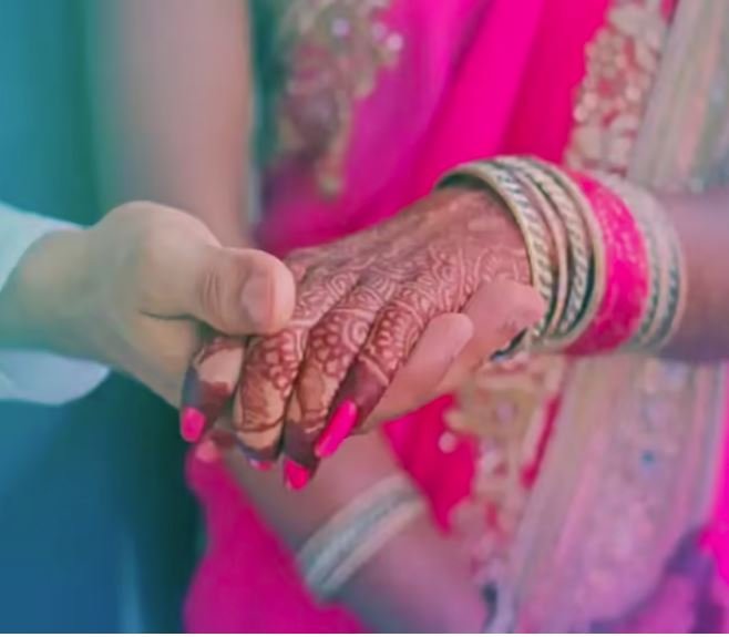 Jagtial Love Marriage Kidnap Attempt లవ్ మ్యారేజ్ తర్వాత తల్లిదండ్రులు గర్భిణీ కుమార్తెను అపహరణ చేయాలని ఆశ్చర్యకర యత్నం! 6 Jagtial Love Marriage Kidnap Attempt