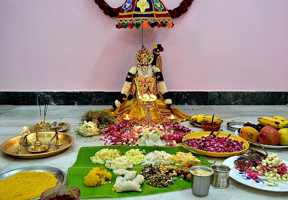 Varalakshmi Vratham 2026 తేదీ & పూజా విధానం | సంపద, ఆరోగ్యం కోసం ఈ వ్రతం ఎలా చేయాలి? 7 image 212