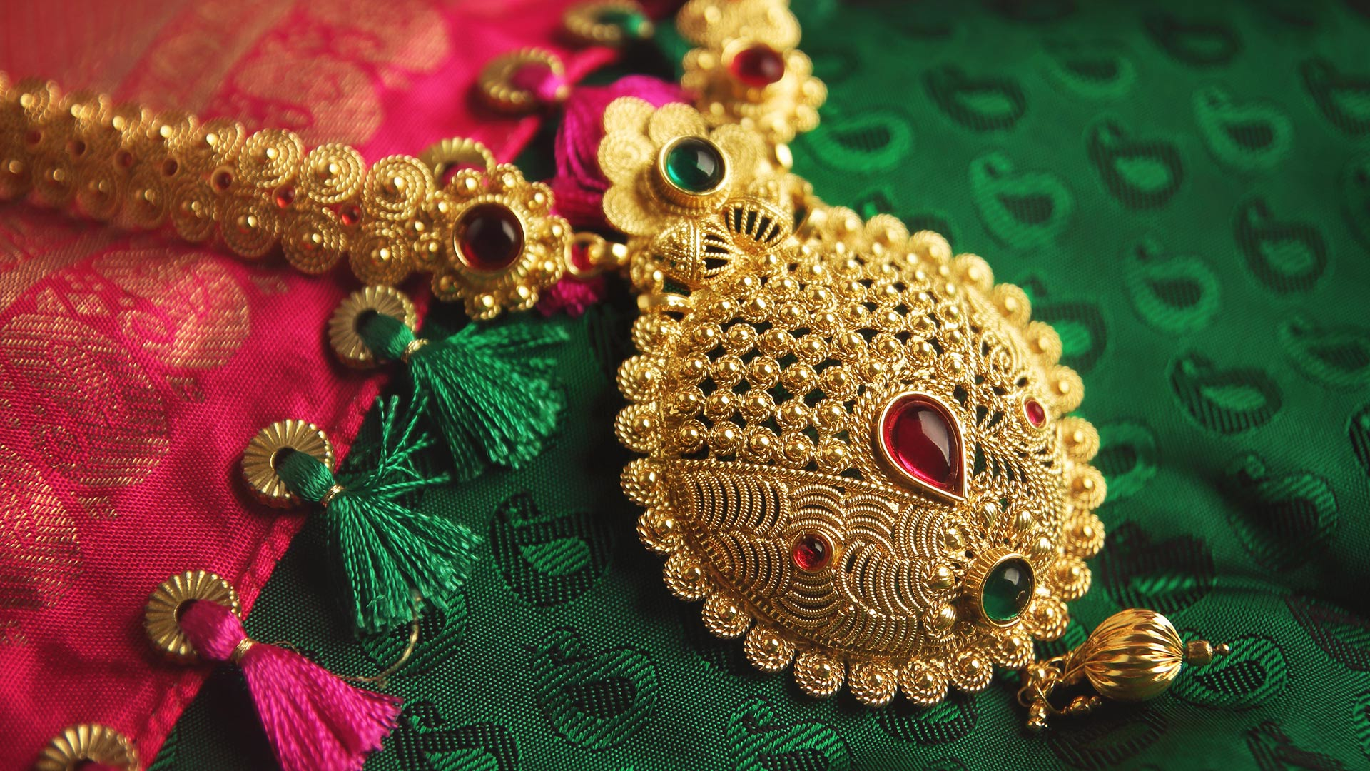Discovering the Artistry: Evolution of Indian Gold Jewelry Styles ...