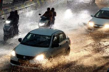 Telangana Weather: తెలంగాణలో కొన్ని గంటల్లో వర్షాలు పడే జిల్లాలు... 27 image 71